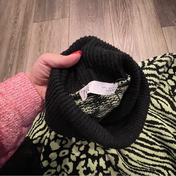 Zara Leopard zebra animal print turtleneck chunky knit sweater size large - Picture 4 of 5
